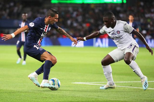 周琦21+8胡明轩20分广东大胜山东 高诗岩15分